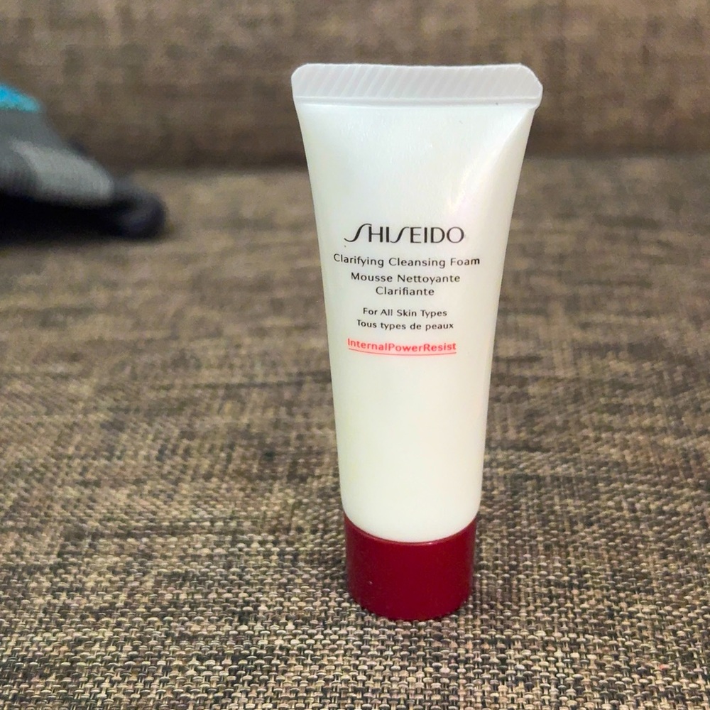 Removes Makeup  !Shiseido Clarifying Cleansing Foam 15ml